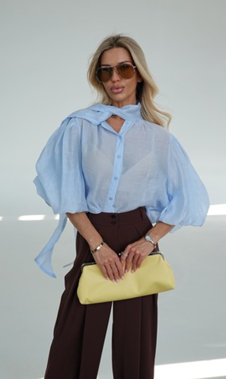 Блуза с рукавами-буфами и бантом