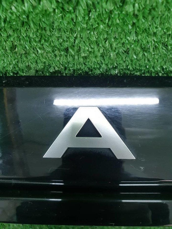 Накладка крышки багажника Range Rover Evoque 2 (2018-н.в.)