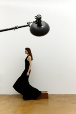 Платье макси из бархата с воланом