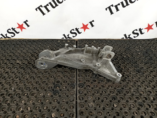 Кронштейн кабины передний правый