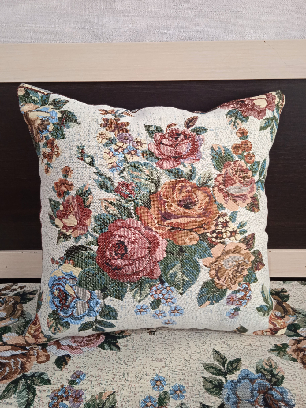 Декоративный гобеленовый чехол для интерьерной подушки Букет 38*38