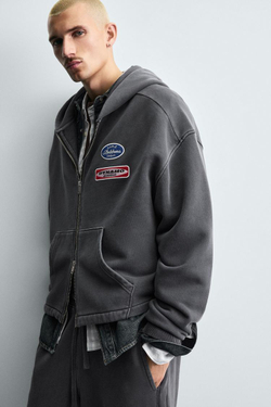 ZARA ХУДИ ИЗ ТКАНИ С ЭФФЕКТОМ ПОТЕРТОСТИ С НАШИВКАМИ, АНТРАЦИТОВО-СЕРЫЙ