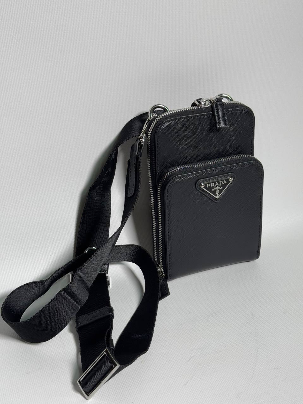 Сумка-слинг Prada