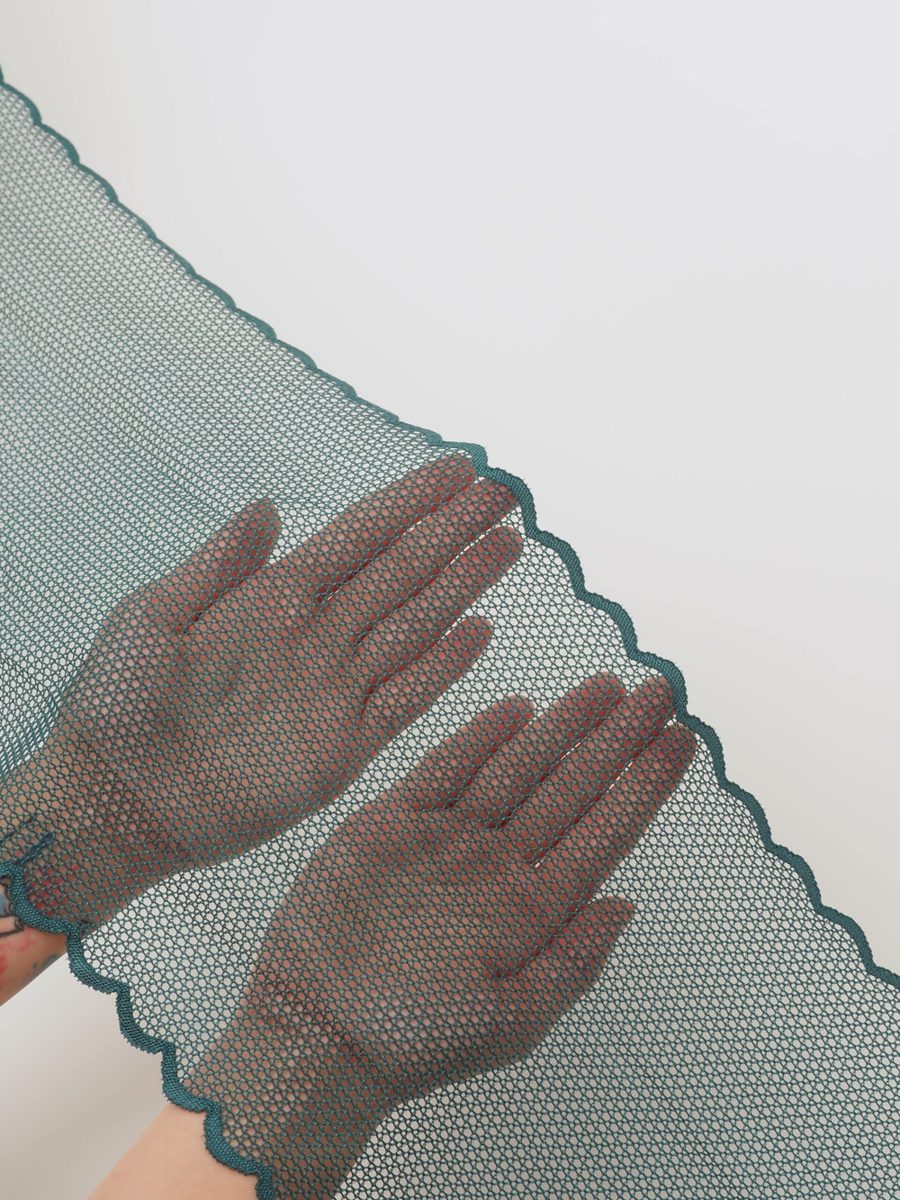 Эластичное кружево изумруд крупная ячейка ширина 22 см