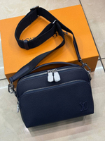 Сумка-мессенджер Louis Vuitton