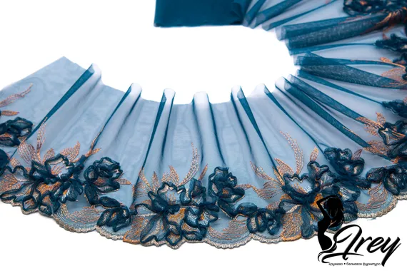 05-79 Вышивка на неэл. сетке 20 см, синий/телесный (правая)