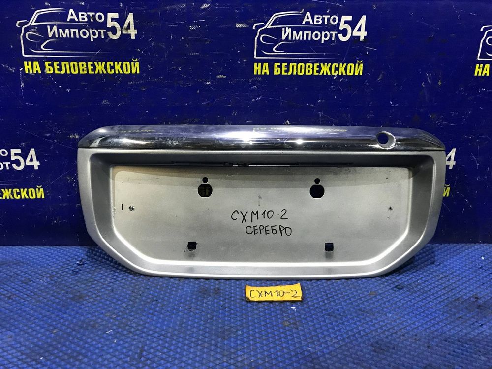 Вставка в багажник центральная TOYOTA IPSUM 1997