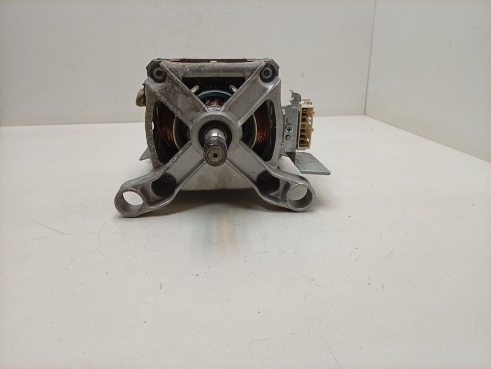 RST602 кт66 Двигатель для стиральной машины Hotpoint-Ariston 160032889 б/у