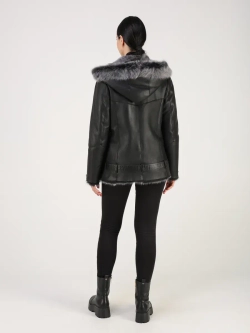 Дубленка зимняя натуральная с капюшоном короткая