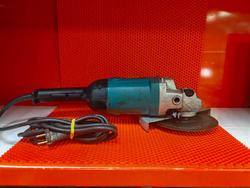 Угловая шлифмашина сетевая MAKITA 9069