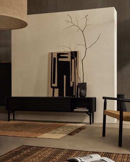 Тумба под телевизор Lenon, 2 дверцы черная из массива и шпона дуба