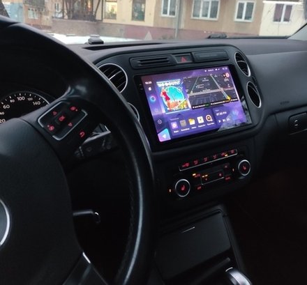 Магнитола для Volkswagen Tiguan 1 2011-2016 (рамка 9 чёрная, прямоуг. кнопка) - FarCar BX489M-360 монитор 9.5" 2K QLED на Android 13, 6Гб+128Гб, CarPlay, 4G SIM-слот, 4 камеры в комплекте