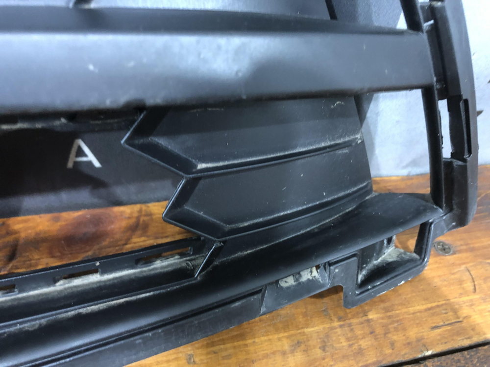 Решетка переднего бампера левая Skoda Karoq 17-нв Б/У Оригинал 57a807367