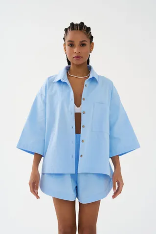 Рубашка с коротким рукавом из вареного хлопка голубого цвета