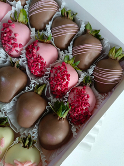 Клубника в шоколаде "Шоколадное трио"