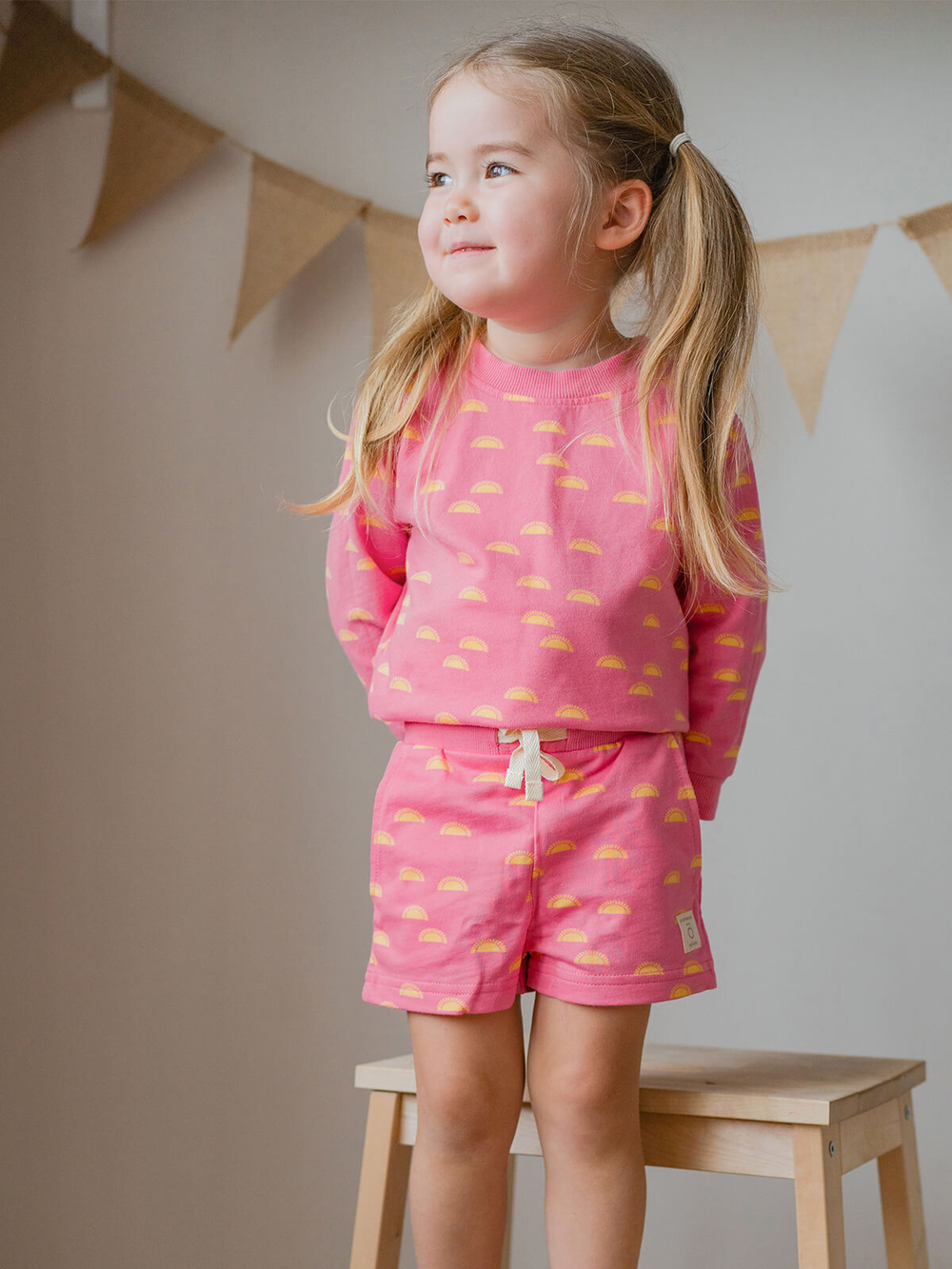 Свитшот прямой Mjölk Солнышки розовые, уценка