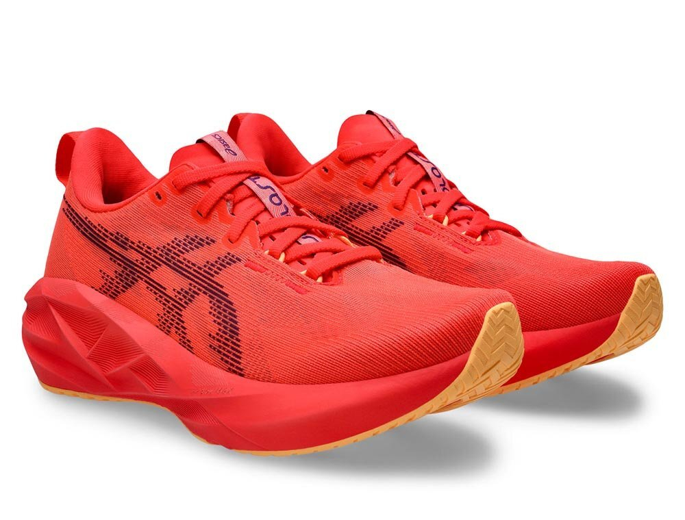 Кроссовки для бега женские Asics Novablast 5 W Красно-Пурпурные