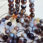 Агат Ботсвана, гладкий шар 8.2 - 8.4мм, цена за нить 13см