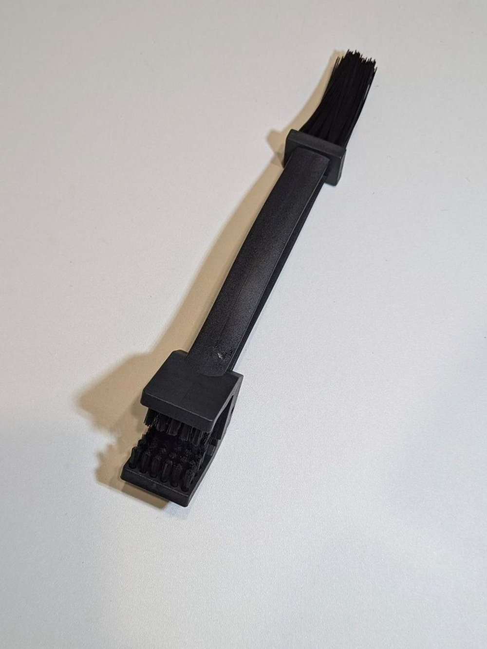 Щетка для очистки цепи мотоцикла от грязи перед смазкой, велосипеда