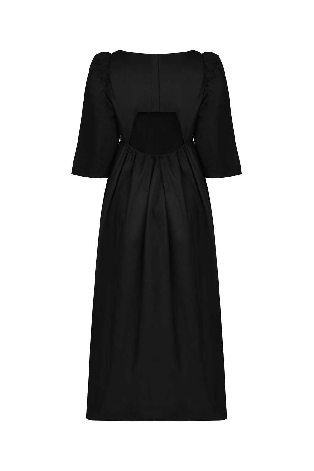 Черное платье с вырезом на спине