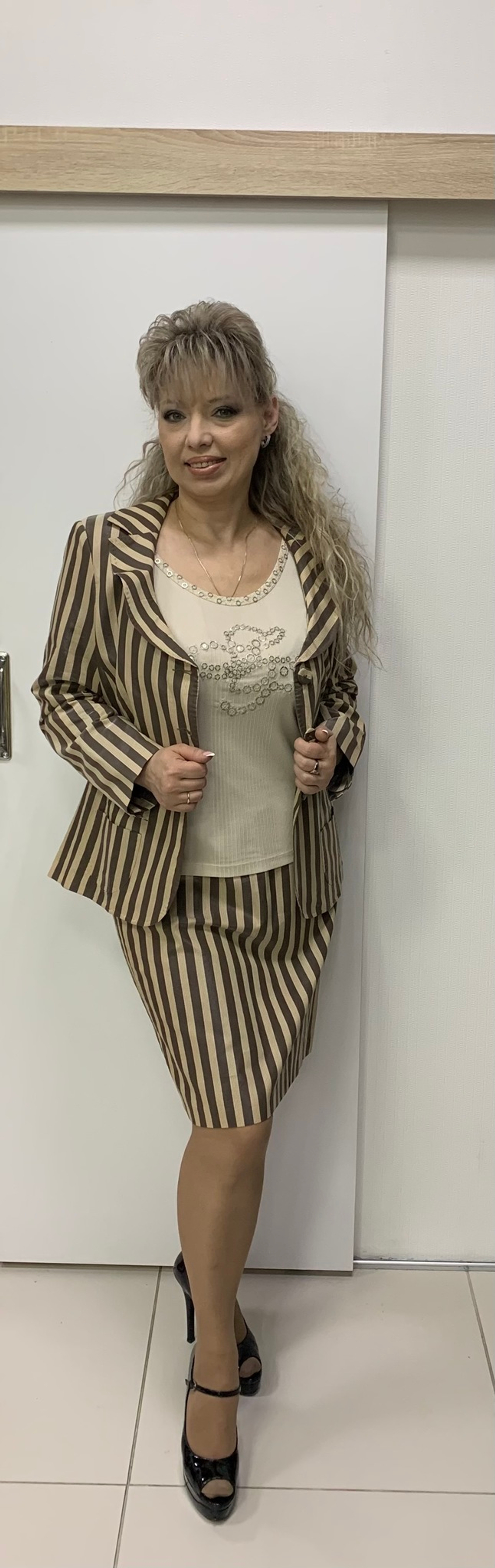 Светлая в полоску французская юбка