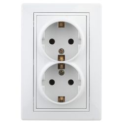 Розетка Intro Plano 1-205-01 с заземлением двойная 2X2P+E Schuko 16А-250В IP20 СУ белый