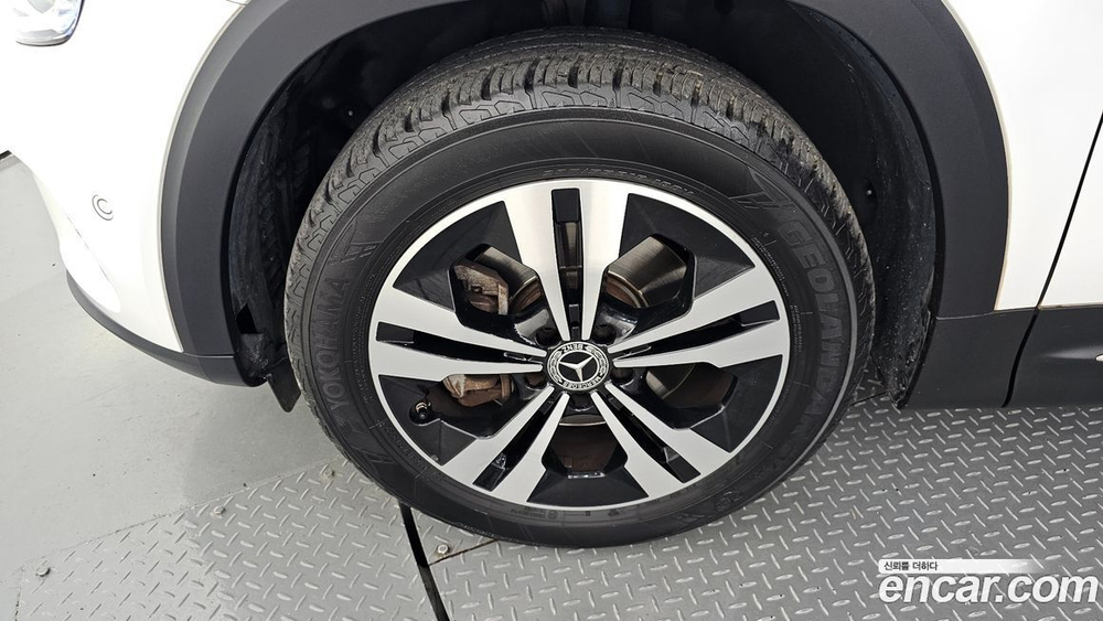 Mercedes-Benz GLB-Class X247 GLB220 (01.2021)