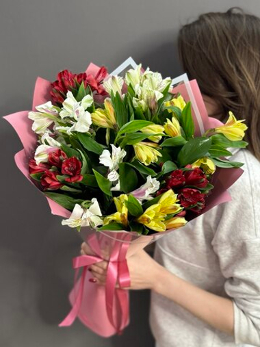 Букет из 9 разноцветных альстромерий