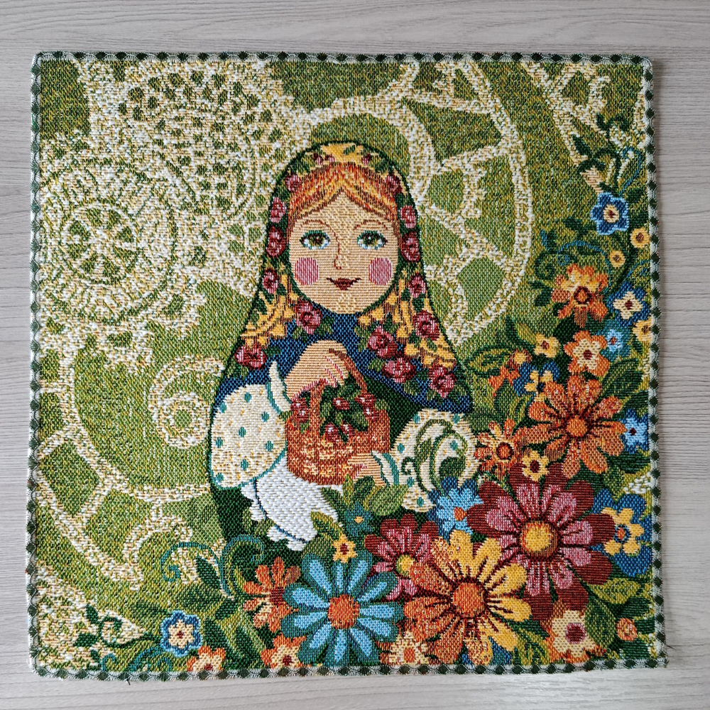 Декоративная гобеленовая салфетка Матрешка лето 32х32