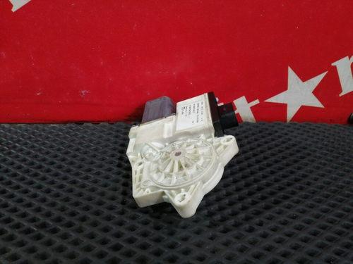 Моторчик стеклоподъемника левый 2016г.