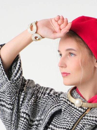 Браслет жесткий /белая эмаль