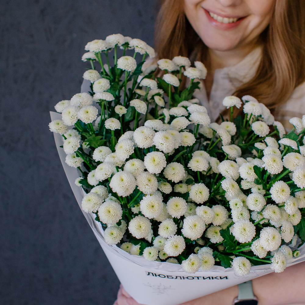159. Воздушный стойкий моно-букет с хризантемой сантини