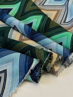 Модал в разноцветный зигзаг