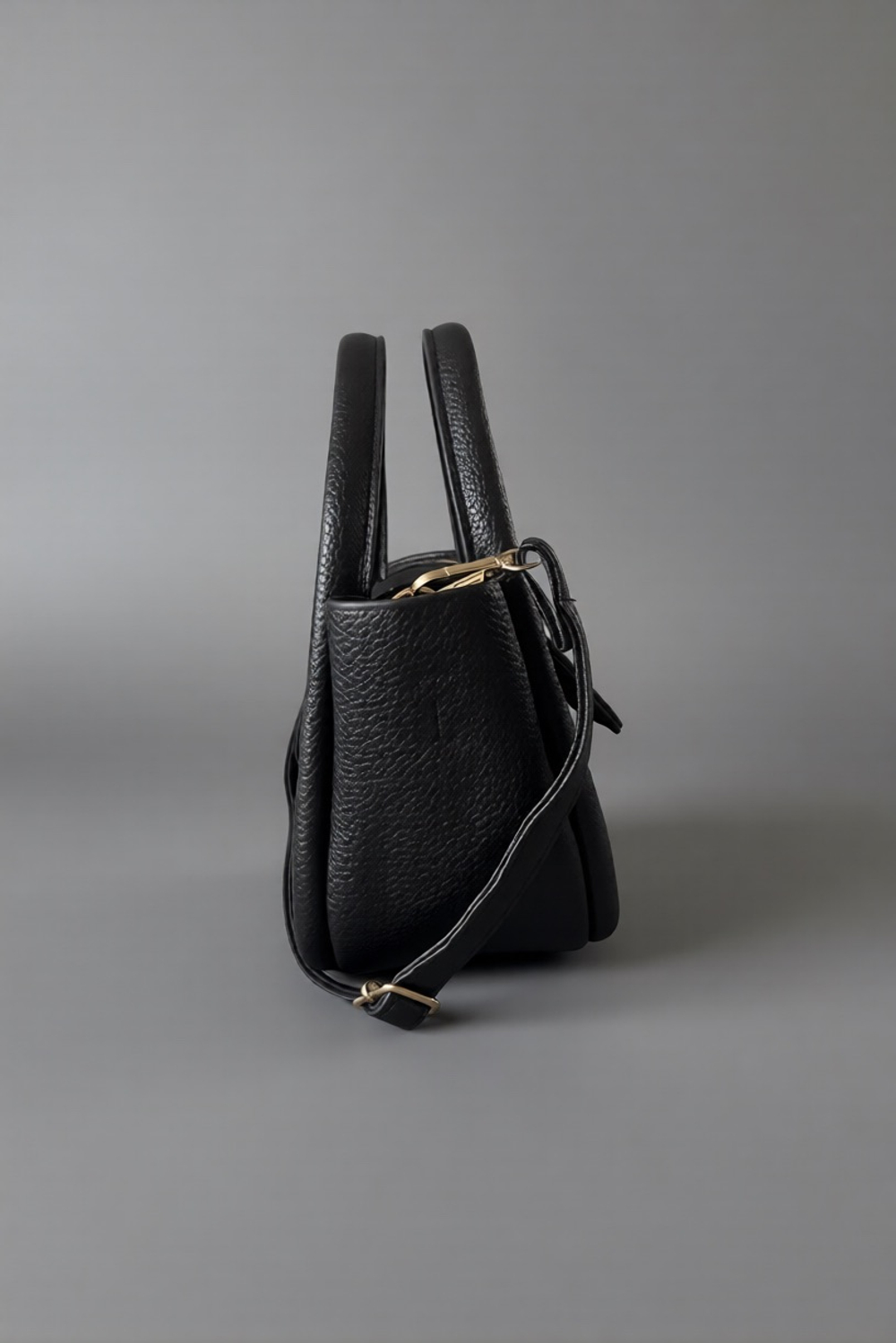 Женская сумка-клатч из натуральной кожи QOZA черный