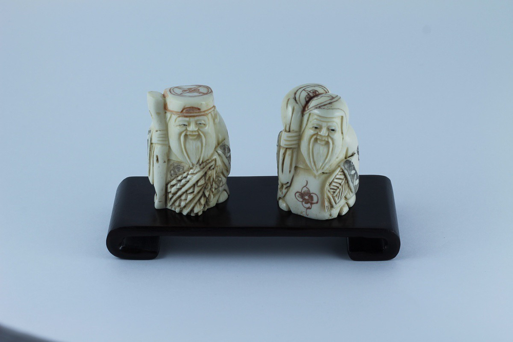 Сет нэцкэ Дзюродзин и Фукурокудзю на подставке