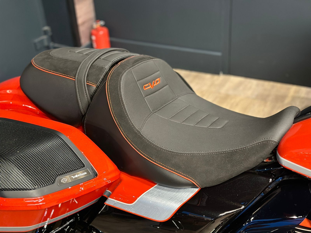 Harley-Davidson CVO Road Glide (Legendary Orange) 2024