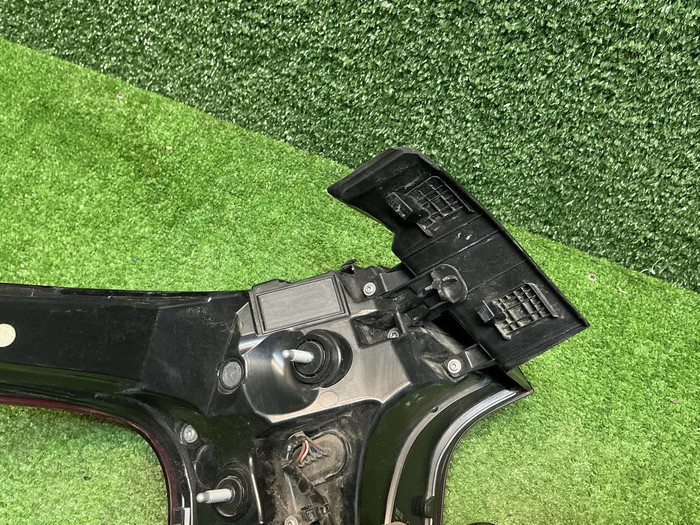 Фонарь правый внешний Hongqi H5 2 (2022-н.в.)