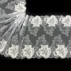 Вышивка на сетке белая 20 см