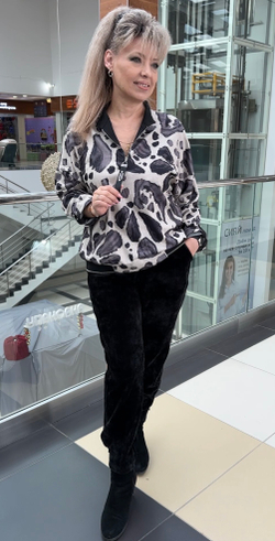 Блузон-поло с бежево-серыми мазками