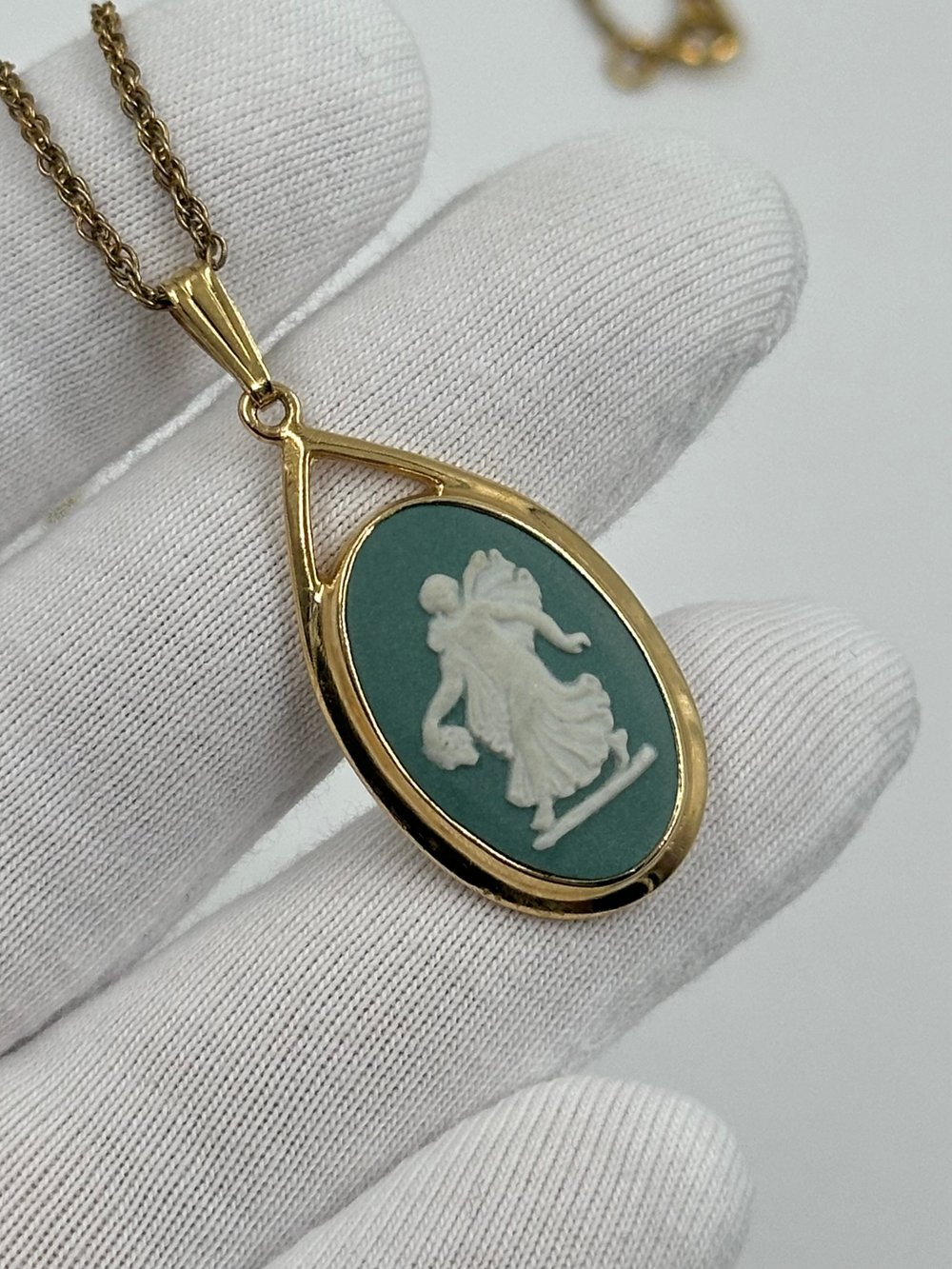 Кулон Wedgwood тёмно-зелёный