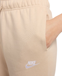 Женские теннисные брюки Nike Sportswear Club Fleece Pant - sanddrift/white