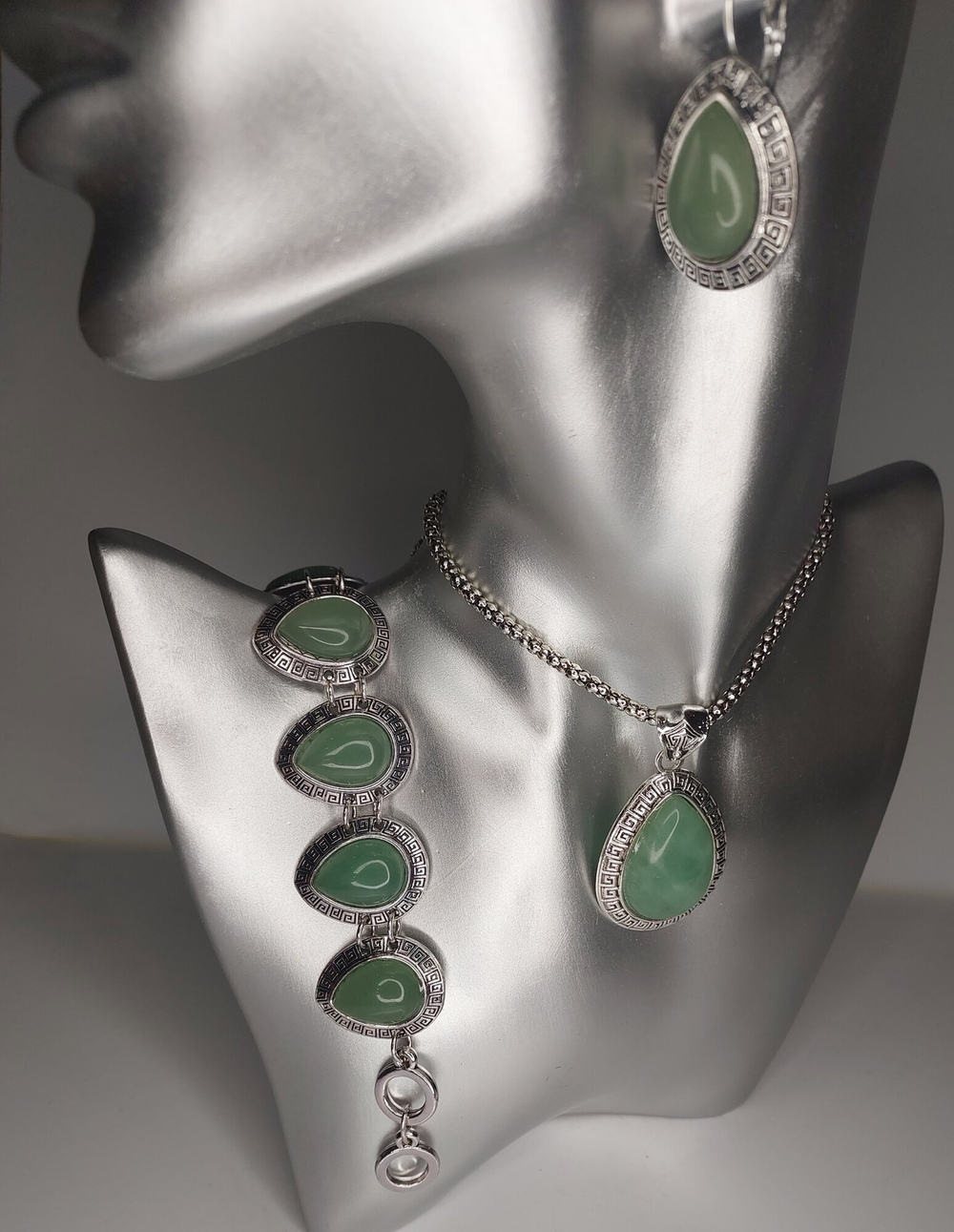 Комплект бижутерии Нефрит подвеска цепочка серьги, браслет. Капля (натуральный камень, бижутерный сплав)