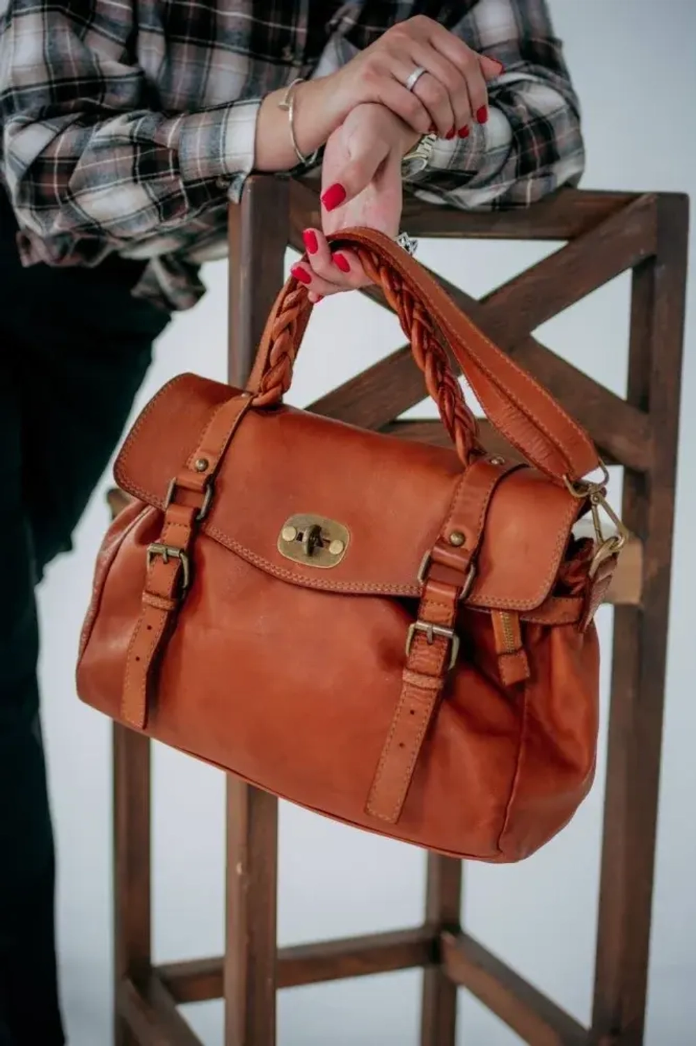 Женская сумка-портфель из натуральной кожи цвета whisky