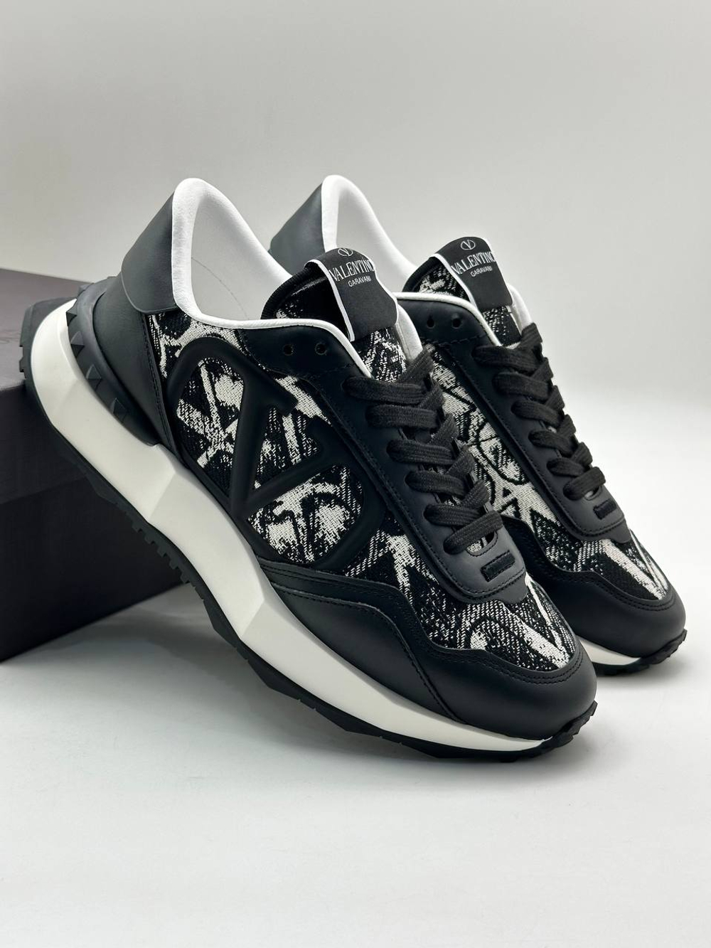 Кроссовки Valentino