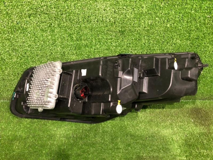 Фара правая Jaguar E-PACE (2017-2021) LED