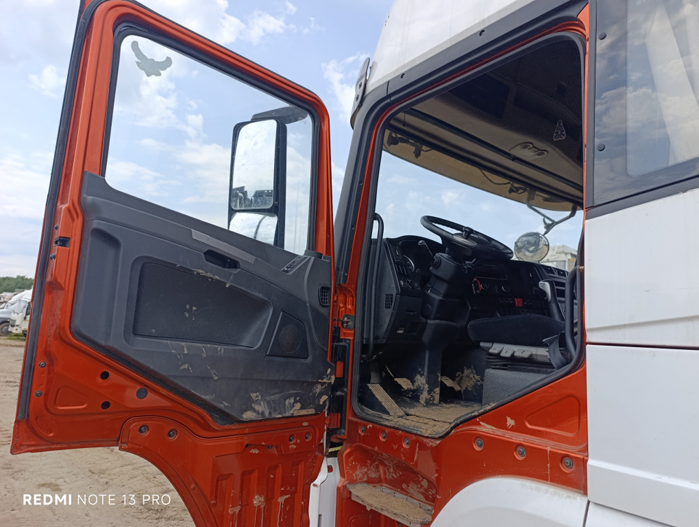 Shacman (Shaanxi) SX* 6x4 Седельный тягач SX42584V324 (Дизельный, 11,6 л, 423 л.с., МТ)