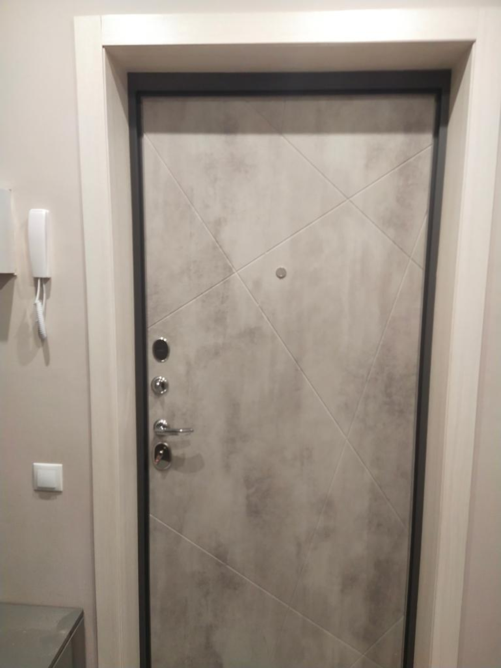 Дверь входная Лабиринт CLASSIC антик медный 24 Бетон светлый металлическая