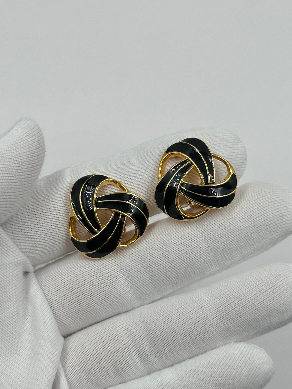 Клипсы с чёрной эмалью