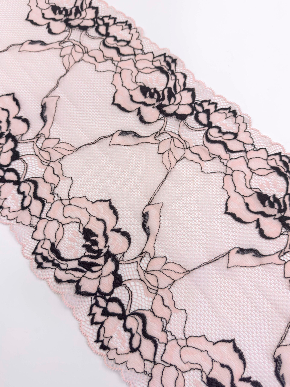 Эластичное кружево пудровое с черным ширина 22 см ОТРЕЗ 0,67 м