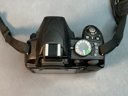 Nikon D3100 kit 18-55 mm 10.294 кадров